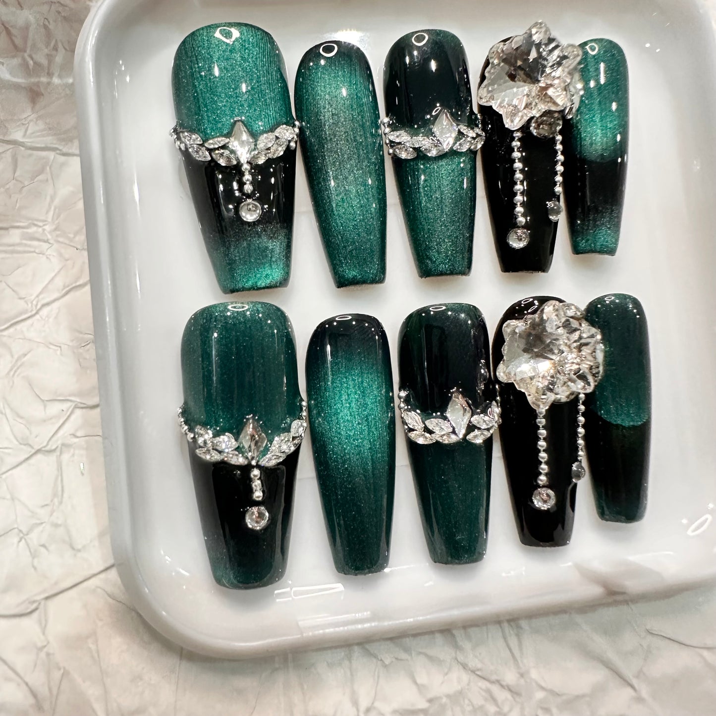 Cat Eye French Strasse Ballerina lang Press On Nails - handgefertigt - Grün, Schwarz - wiederverwendbar